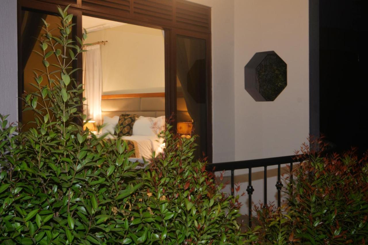 Akasu Bed And Breakfast Kampala Exterior photo