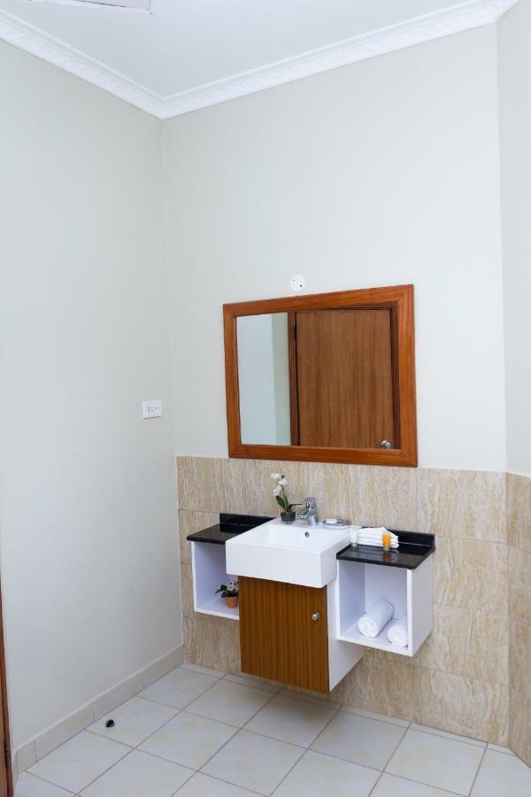 Akasu Bed And Breakfast Kampala Exterior photo